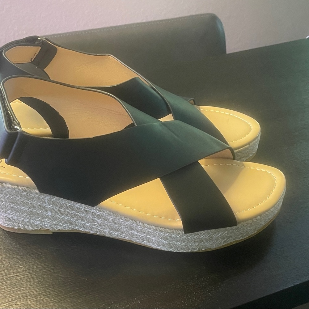 Source Unknown Black and Cream Wedge Sandals
